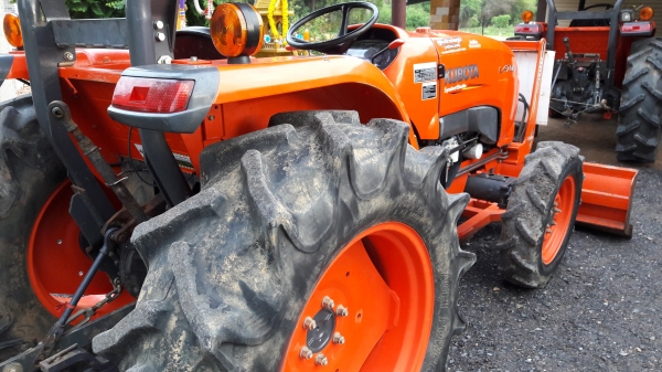 ขายรถไถคูโบต้าL4708ใบมีดผาล6ตราช้างพร้อมใช้ครับ