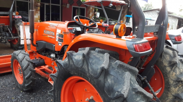 ขายรถไถคูโบต้าL4708ใบมีดผาล6ตราช้างพร้อมใช้ครับ