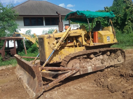 ขาย 395,000 แทรคเตอร์ CAT  D 5 B เอกสารเล่มทะเบียน เกียร์ตัด  เครื่องดี เกียร์แรง ช่วงล่างสวย รถสวยพร้อมใช้เอกสารพร้อมโอน 090-772-3710 090-772-3708