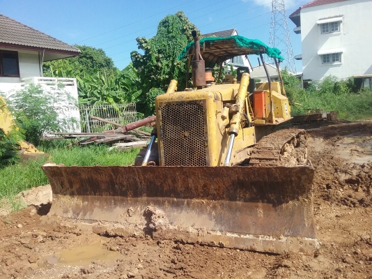 ขาย 395,000 แทรคเตอร์ CAT  D 5 B เอกสารเล่มทะเบียน เกียร์ตัด  เครื่องดี เกียร์แรง ช่วงล่างสวย รถสวยพร้อมใช้เอกสารพร้อมโอน 090-772-3710 090-772-3708