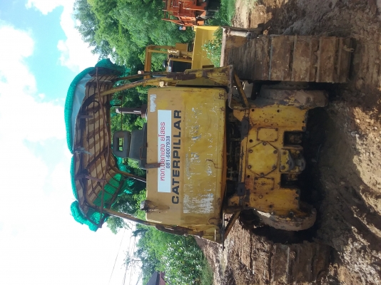 ขาย 395,000 แทรคเตอร์ CAT  D 5 B เอกสารเล่มทะเบียน เกียร์ตัด  เครื่องดี เกียร์แรง ช่วงล่างสวย รถสวยพร้อมใช้เอกสารพร้อมโอน 090-772-3710 090-772-3708