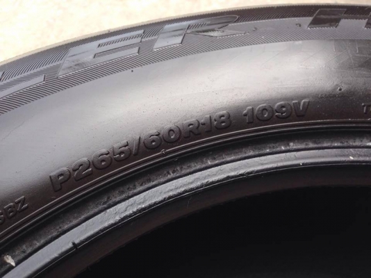 ยาง Bridgstone 265-60-18 made in japan ปี12 2เส้น ปี11 2 เส้น ครบชุด 4 เส้น 3500  สวยๆไม่บวมไม่กินข้างดอกยางเหลือเยอะเอาไปวิ่งกันใด้อีกยาวค่ะ