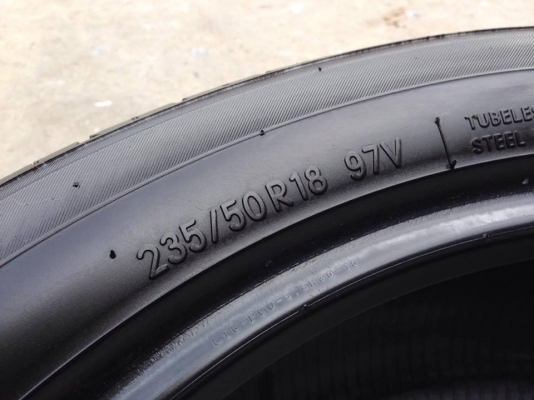 ยาง TOYO 235-50-18 made in japan ปี 14 ครบชุด 4 เส้น 5000  สภาพสวยๆไม่มีปะไม่บวมไม่กินข้างดอกยางเหลือเยอะเอาไปวิ่งกันใด้อีกยาวค่ะ