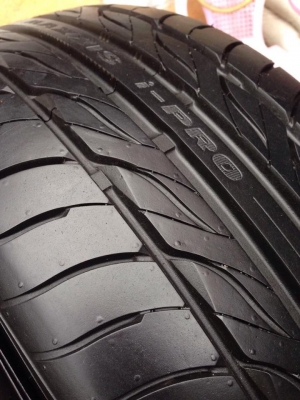 ยาง MAXXIS 235-50-18 ปี 16 ครบชุด 4 เส้น 8000  สภาพสวยๆตุ่มหน้ายางยังอยู่ไม่มีปะไม่บวมไม่กินข้าง ดอกยางเหลือเยอะเอาไปวิ่งกันใด้อีกยาวค่ะ