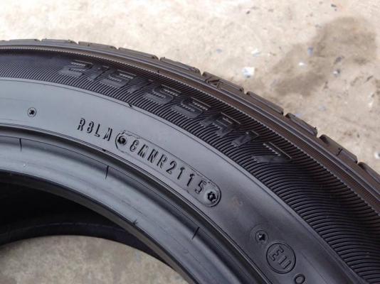 ยาง DUNLOP 215-55-17 ปี 15 ครบชุด 4 เส้น 4500  สภาพสวยๆไม่มีปะไม่บวมไม่กินข้างดอกยางเหลือเยอะเอาไปวิ่งกันใด้อีกยาวค่ะ
