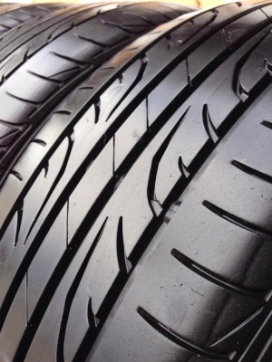 ยาง DUNLOP 215-55-17 ปี 15 ครบชุด 4 เส้น 4500  สภาพสวยๆไม่มีปะไม่บวมไม่กินข้างดอกยางเหลือเยอะเอาไปวิ่งกันใด้อีกยาวค่ะ