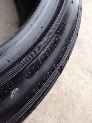 ยาง DUNLOP 205-45-17 ปี 14 ครบชุด 4 เส้น 4000  สภาพสวยๆไม่บวมไม่กินข้างดอกยางเหลือเยอะเอาไปวิ่งกันใด้อีกยาวค่ะ