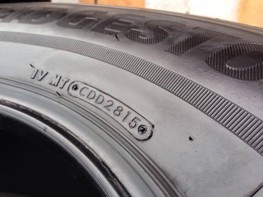 ยาง Bridgstone 245-70-16 ปี 15 ครบชุด 4 เส้น 7000  สภาพสวยๆไม่มีปะไม่บวมไม่กินข้างดอกยางเหลือเยอะเอาไปวิ่งกันใด้อีกยาวค่ะ