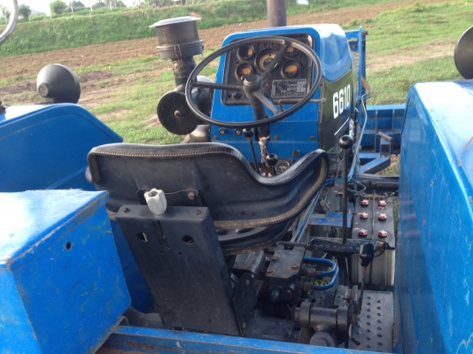 ขายรถไถ 2 เพลา Ford new holland 6610 มีภาพวีดีโอ สภาพสวยพร้อมใช้ ผานดันหน้า และผาน 7  ราคา685,000 บาท  โทร 081-9972972 089-8451778