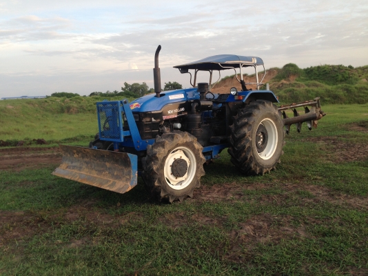 ขายรถไถ 2 เพลา Ford new holland 6610 มีภาพวีดีโอ สภาพสวยพร้อมใช้ ผานดันหน้า และผาน 7  ราคา685,000 บาท  โทร 081-9972972 089-8451778