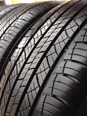 ยาง MICHELIN 215-65-16 ปี 14 3 เส้น ปี 13 1 เส้น ครบชุด 4 เส้น 4000  สภาพสวยๆไม่บวมไม่กินข้างดอกยางเหลือเยอะเอาไปวิ่งกันใด้อีกยาวค่ะ