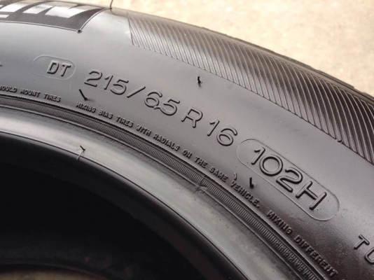 ยาง MICHELIN 215-65-16 ปี 14 3 เส้น ปี 13 1 เส้น ครบชุด 4 เส้น 4000  สภาพสวยๆไม่บวมไม่กินข้างดอกยางเหลือเยอะเอาไปวิ่งกันใด้อีกยาวค่ะ