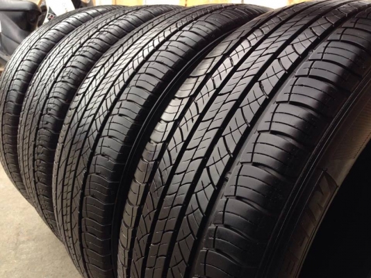 ยาง MICHELIN 215-65-16 ปี 14 3 เส้น ปี 13 1 เส้น ครบชุด 4 เส้น 4000  สภาพสวยๆไม่บวมไม่กินข้างดอกยางเหลือเยอะเอาไปวิ่งกันใด้อีกยาวค่ะ