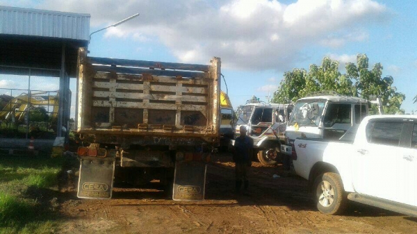 ขายดั้ม2เพลา HINO เครื่อง185แรง สโลอินเตอร์ พาวเวอร์ จิฟฟี่ ช่วงล่างใหญ่ เอกสารถูกต้อง เล่มทะเบียนพร้อมโอน ราคา630,000 สนใจโทร 090-8588220คุณนะ 093-3258446คุณบิว หรือเข้าดูสินค้าอื่นๆได้ที่ www.narong2truck.com หรือ www.truck.in.th/498 หรือเพจFacebook ณรง