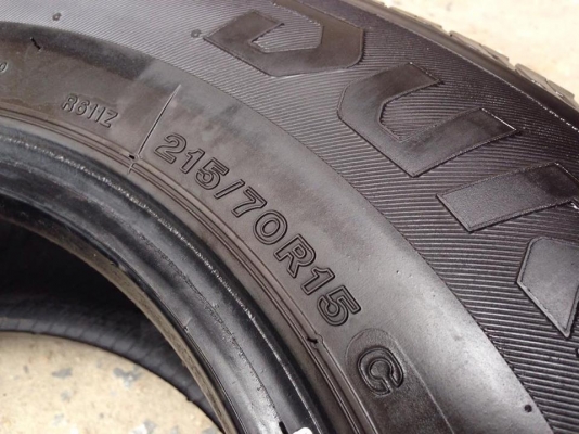 ยาง Bridgstone 215-70-15 ปี 15 ครบชุด 4 เส้น 6000  สภาพสวยๆไม่มีปะไม่บวมไม่กินข้างดอกยางเหลือเยอะเอาไปวิ่งกันใด้อีกยาวค่ะ
