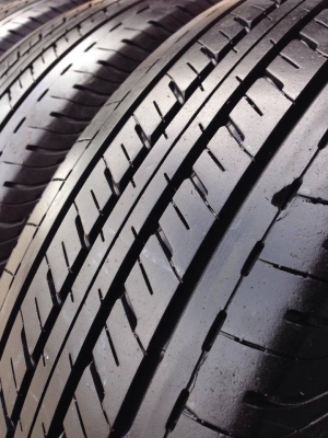 ยาง Bridgstone 205-70-15 ปี 15 ครบชุด 4 เส้น 6000  สภาพสวยๆไม่บวมไม่กินข้างดอกยางเหลือเยอะเอาไปวิ่งกันใด้อีกยาวค่ะ