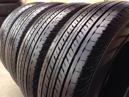 ยาง Bridgstone 205-70-15 ปี 15 ครบชุด 4 เส้น 6000  สภาพสวยๆไม่บวมไม่กินข้างดอกยางเหลือเยอะเอาไปวิ่งกันใด้อีกยาวค่ะ