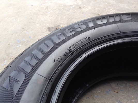 ยาง Bridgstone 205-70-15 ปี 15 ครบชุด 4 เส้น 6000  สภาพสวยๆไม่บวมไม่กินข้างดอกยางเหลือเยอะเอาไปวิ่งกันใด้อีกยาวค่ะ