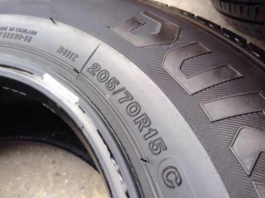 ยาง Bridgstone 205-70-15 ปี 15 ครบชุด 4 เส้น 6000  สภาพสวยๆไม่บวมไม่กินข้างดอกยางเหลือเยอะเอาไปวิ่งกันใด้อีกยาวค่ะ