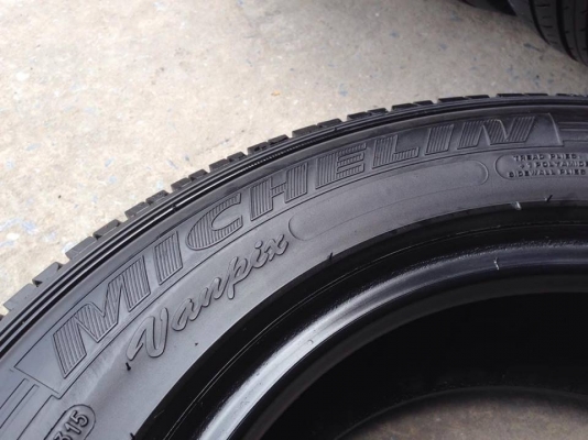 ยาง MICHELIN 205-70-15 ปี 15 ครบชุด 4 เส้น 5000  สภาพสวยๆไม่มีปะไม่บวมไม่กินข้าง ดอกยางเหลือเยอะเอาไปวิ่งกันใด้อีกยาว
