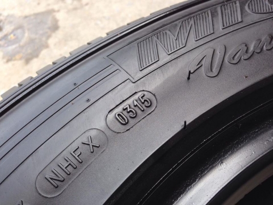 ยาง MICHELIN 205-70-15 ปี 15 ครบชุด 4 เส้น 5000  สภาพสวยๆไม่มีปะไม่บวมไม่กินข้าง ดอกยางเหลือเยอะเอาไปวิ่งกันใด้อีกยาว