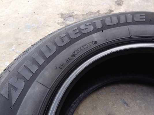 ยาง Bridgstone 205-70-15 ปี 15 ครบชุด 4 เส้น 5000  สภาพสวยๆไม่มีปะไม่บวมไม่กินข้างดอกยางเหลือเยอะเอาไปวิ่งกันใด้อีกยาวค่ะ