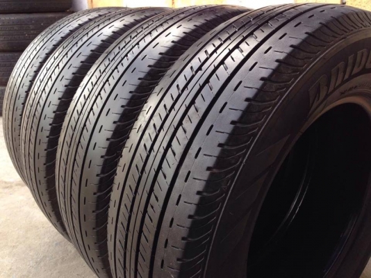 ยาง Bridgstone 205-70-15 ปี 15 ครบชุด 4 เส้น 5000  สภาพสวยๆไม่มีปะไม่บวมไม่กินข้างดอกยางเหลือเยอะเอาไปวิ่งกันใด้อีกยาวค่ะ