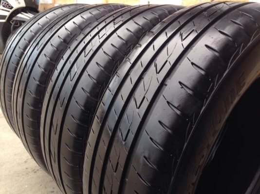 ยาง Bridgstone 195-65-15 ปี 14 ครบชุด 4 เส้น 3200  สภาพสวยๆไม่มีปะไม่บวมไม่กินข้างดอกยางเหลือเยอะเอาไปวิ่งกันใด้อีกยาวค่ะ