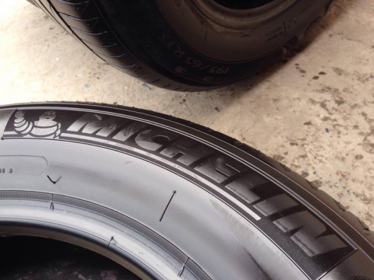 ยาง MICHELIN 195-65-15 ปี 14 ครบชุด 4 เส้น 3200  สภาพสวยๆไม่มีปะไม่บวมไม่กินข้าง ดอกยางเหลือเยอะเอาไปวิ่งกันใด้อีกยาว