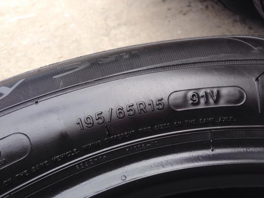 ยาง MICHELIN 195-65-15 ปี 14 ครบชุด 4 เส้น 3200  สภาพสวยๆไม่มีปะไม่บวมไม่กินข้าง ดอกยางเหลือเยอะเอาไปวิ่งกันใด้อีกยาว