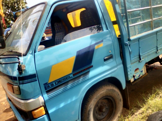 ขาย4ล้อกลาง. 85.  แรง ทะเบียนขาด1ปี เอกสารพร้อมโอน