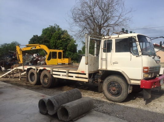 รถสิบล้อเทเลอร์ท้ายลาด