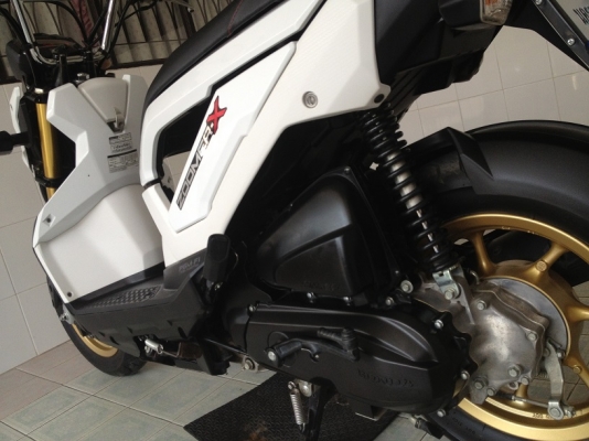 Zoomer-x ตัวTOP โฉมใหม่ สีขาว วิ่ง6000 ปลายปี57 (ของแถม 4 รายการ) Zoomer-x ตัวTOP โฉมใหม่ สีขาว วิ่ง6000 ปลายปี57 (ของแถม 4 รายการ)