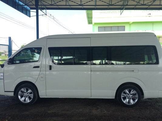 TOYOTA COMMUTER ปี2010 เกียร์ออโต้ ยางใหม่+แม๊กซ์ขอบ17 สภาพสวยพร้อมใช้งาน