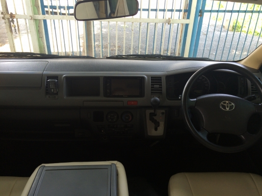 TOYOTA COMMUTER ปี2010 เกียร์ออโต้ ยางใหม่+แม๊กซ์ขอบ17 สภาพสวยพร้อมใช้งาน