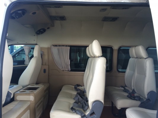 TOYOTA COMMUTER ปี2010 เกียร์ออโต้ ยางใหม่+แม๊กซ์ขอบ17 สภาพสวยพร้อมใช้งาน