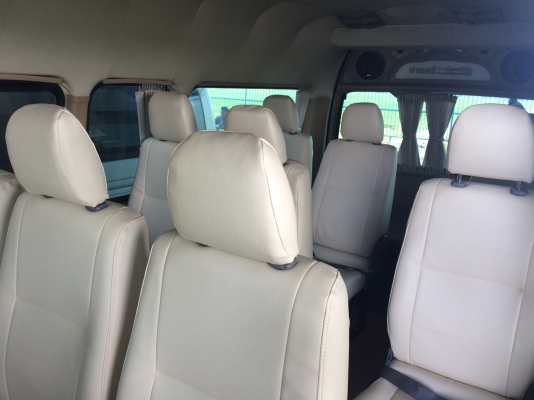 TOYOTA COMMUTER ปี2010 เกียร์ออโต้ ยางใหม่+แม๊กซ์ขอบ17 สภาพสวยพร้อมใช้งาน