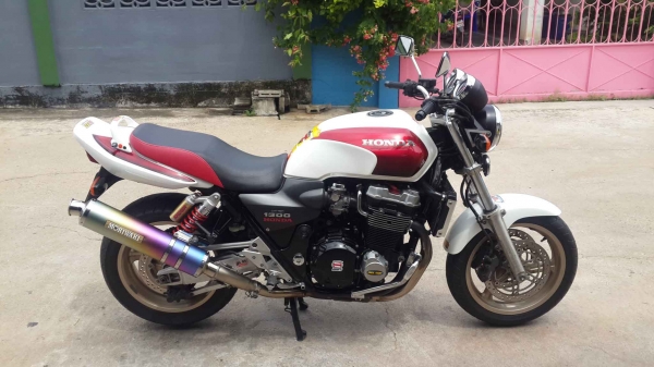 ขาย Honda CB 1300 ปี รถ99 สภาพสวยๆเครื่องดีมากๆ ของแต่งพอตัวครับ