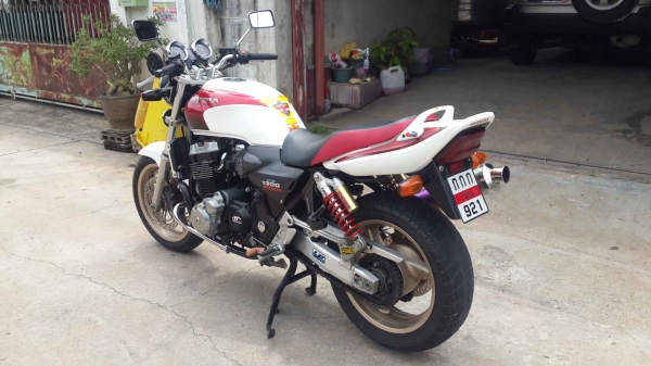 ขาย Honda CB 1300 ปี รถ99 สภาพสวยๆเครื่องดีมากๆ ของแต่งพอตัวครับ