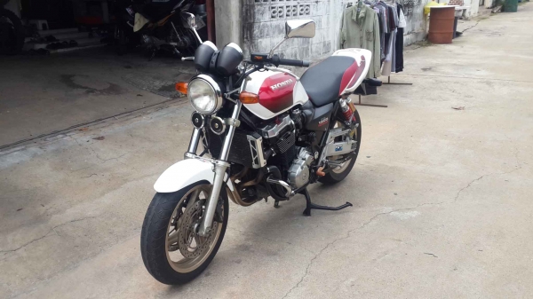 ขาย Honda CB 1300 ปี รถ99 สภาพสวยๆเครื่องดีมากๆ ของแต่งพอตัวครับ