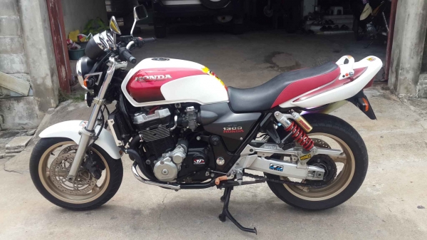 ขาย Honda CB 1300 ปี รถ99 สภาพสวยๆเครื่องดีมากๆ ของแต่งพอตัวครับ