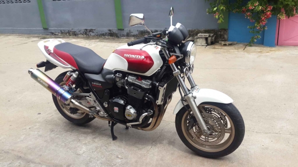 ขาย Honda CB 1300 ปี รถ99 สภาพสวยๆเครื่องดีมากๆ ของแต่งพอตัวครับ