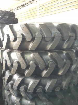 ยางหล่อ 1100-20 กับ 1200-20 ครับ หล่อเลย