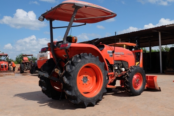 ขายรถไถรุ่น L3008 ดาวน์ 10,000 บาท พร้อมใบมีด ผานพรวน มีเอกสารพร้อมโอน รถสวยพร้อมใช้งาน