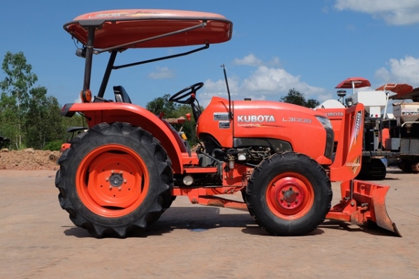 ขายรถไถรุ่น L3008 ดาวน์ 10,000 บาท พร้อมใบมีด ผานพรวน มีเอกสารพร้อมโอน รถสวยพร้อมใช้งาน