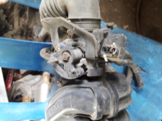 ท่อไอดี พร้อมลิ้นคันเร่ง  วีออส VIOS 1NZ  ตัวแรก