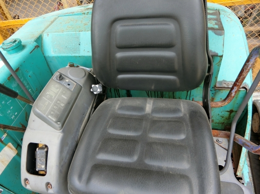 KOMATSU PC20-7E มีหัวเจาะในตัวอามร์ พร้อมบุ้งกี๋  ระบบไวคล่องตัว คอลโทนน้ำ พร้อมลงงาน ราคา 370,000 บาท   สนใจติดต่อ วัชรัตน์ รุ่งเรืองแทรคเตอร์ {ช่างบาส} โทร:092-5768909 096-5411713  {สนใจติดต่อเจ้าของโดยรถราคาถูกแน่นอน}