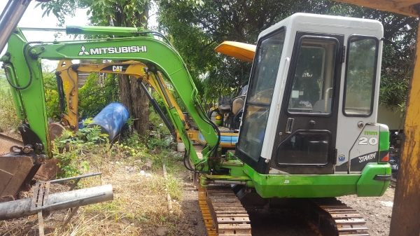 ขายด่วนครับ   มิตซูmm20  รถเก่าญี่ปุ่น  ชื้อมาใช้งานเดียวเสร็จงานเลยขาย  240000   เพิ่งเปลี่ยนโซ่มาใหม่เดิมมาเป็นแทคยาง    ปั้มนิ้วคอลโทลน้ำมันมีหัวเก๋ง  ติดต่อ  สุรเดช  0811724501  อยู่ตลิ่งชัน  กทม