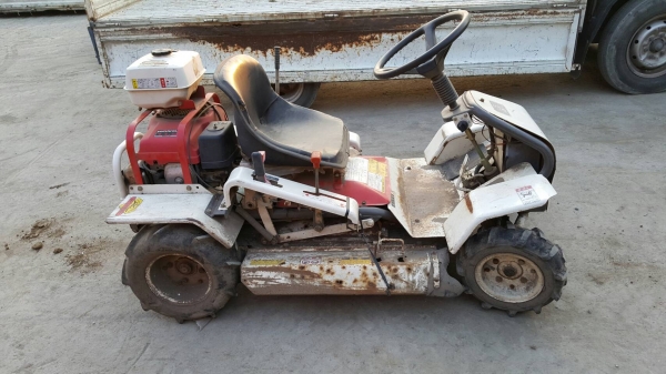 รถตัดหญ้านั่งขับ HONDA  11 แรง