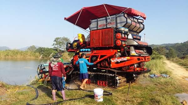 ลดให้สุดไปเลยขายขาดทุนรถเกี่ยวข้าวศักดิ์พัฒนาKM-AMATA2 ใช้งานแค่854ชั่วโมงปี56 สภาพสวยมากพร้อมใช้ ต่อรองได้ครับ